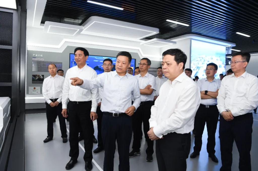 俞培根会见天下政协常委、中国民间商会副会长、正泰集团董事长南存辉-6686体育