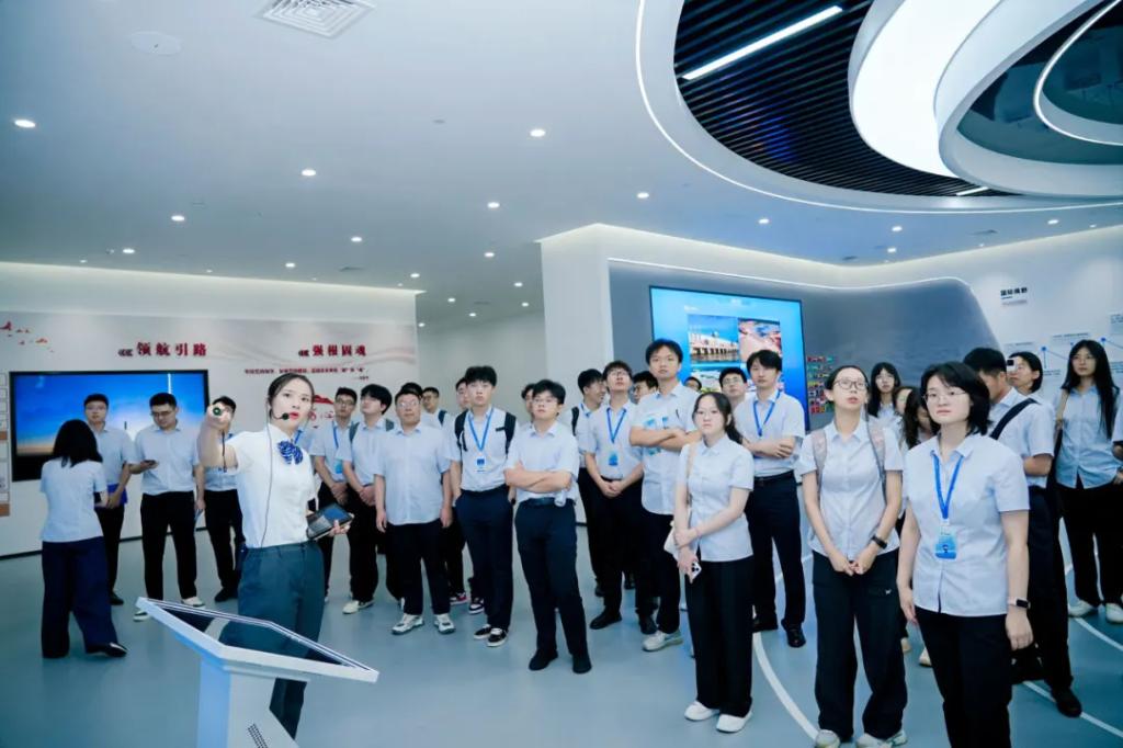迎新启航！6686体育电气集团举行2024年高校结业生入职仪式-6686体育