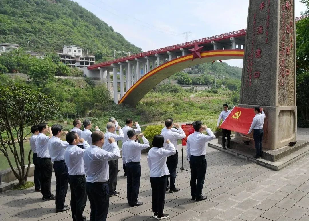 6686体育电气集团党组赴泸州古蔺开展党组理论学习中心组学习暨“重温四渡赤水、弘扬长征精神、争创天下一流”革命古板教育-6686体育
