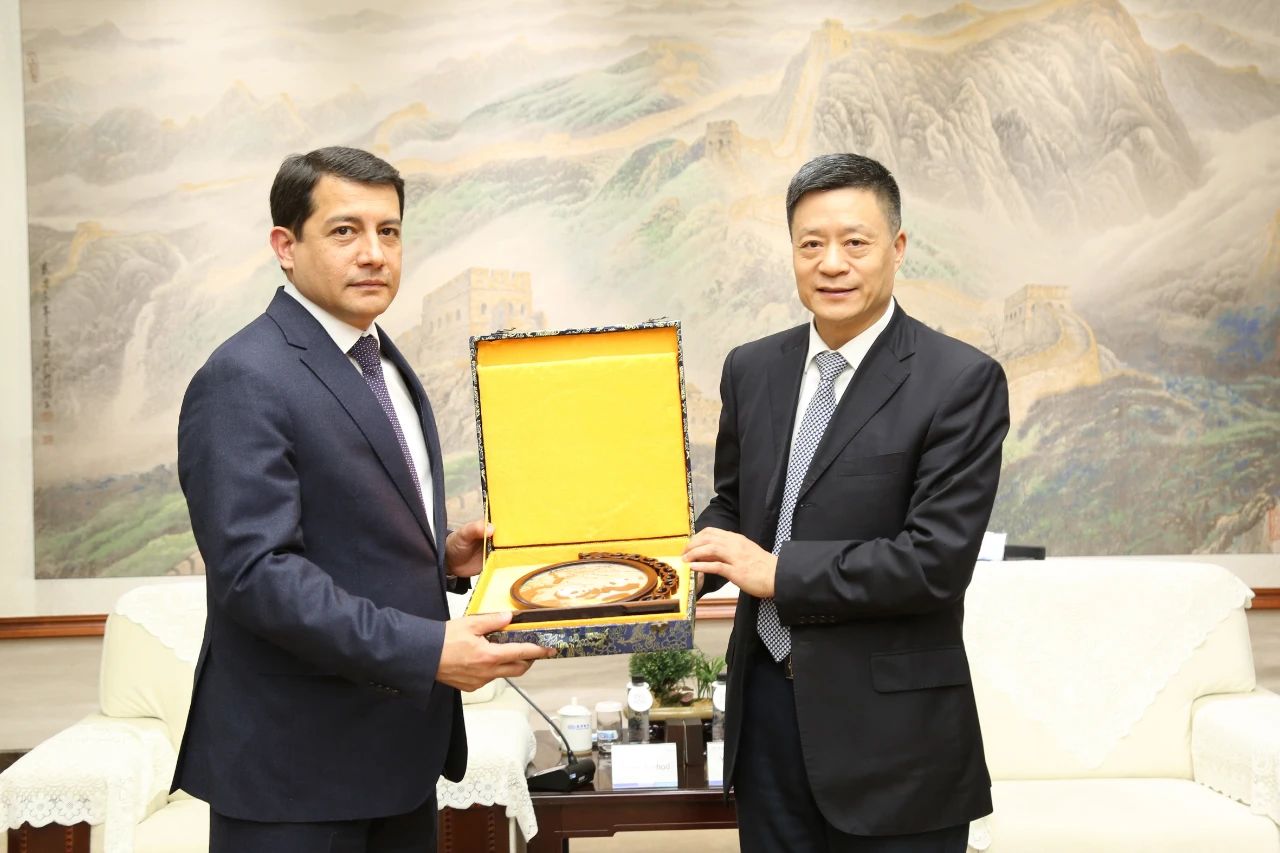 俞培根会见乌兹别克斯坦驻华大使法尔霍得·阿尔济耶夫-6686体育