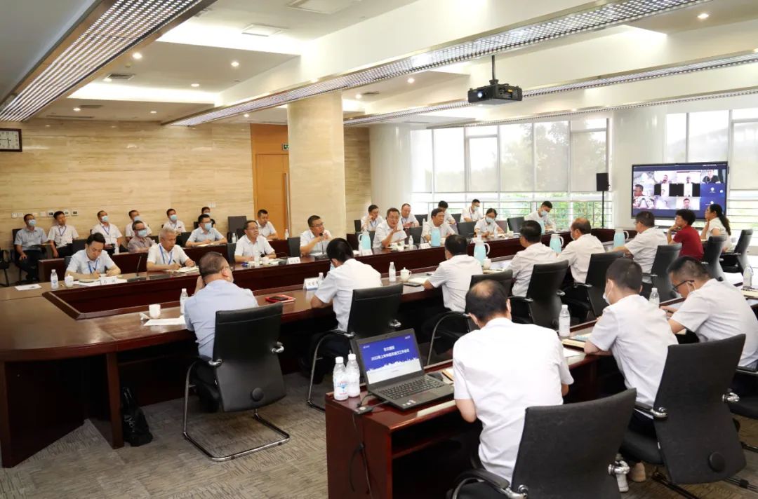 第一时间转达 迅速掀起学习热潮 | 深入贯彻年中事情聚会精神-6686体育