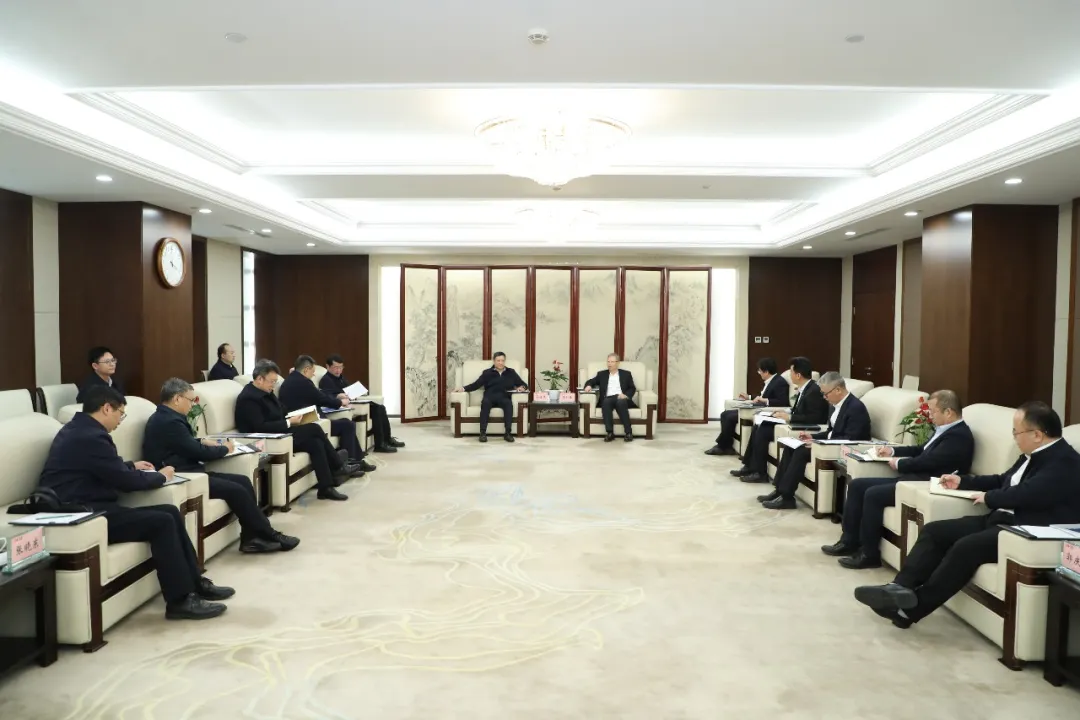 俞培根率队会见国投集团-6686体育