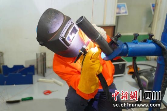 [中国新闻网]四川省装备制造业职工手艺大赛决赛在6686体育电气乐成举行-6686体育