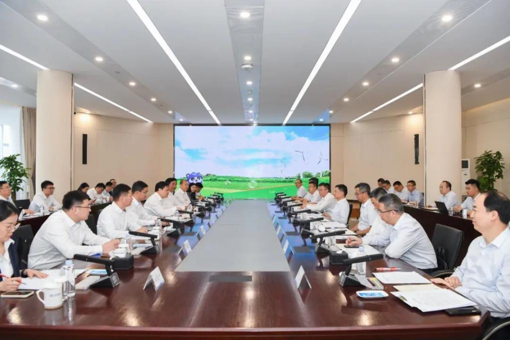 俞培根会见天下政协常委、中国民间商会副会长、正泰集团董事长南存辉-6686体育