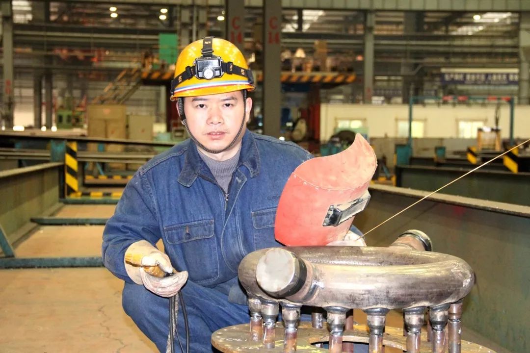 超赞，，，，获四川省五一劳动奖章和工人先锋号的6686体育电气人！-6686体育