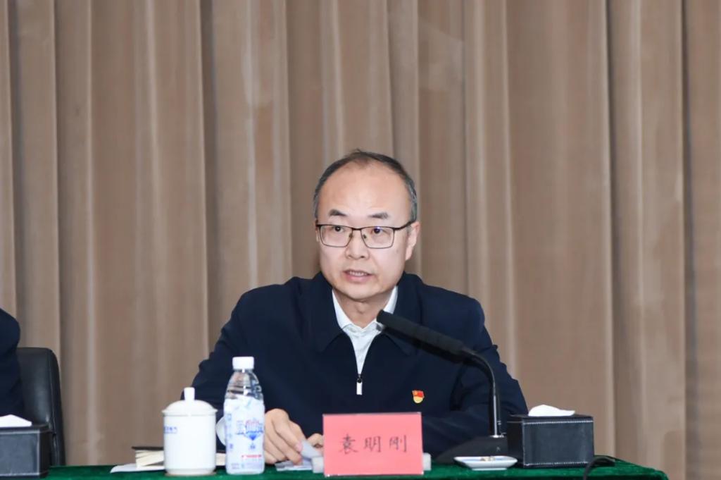 6686体育电气集团召开2024年警示教育大会暨专项治剃头动安排会-6686体育