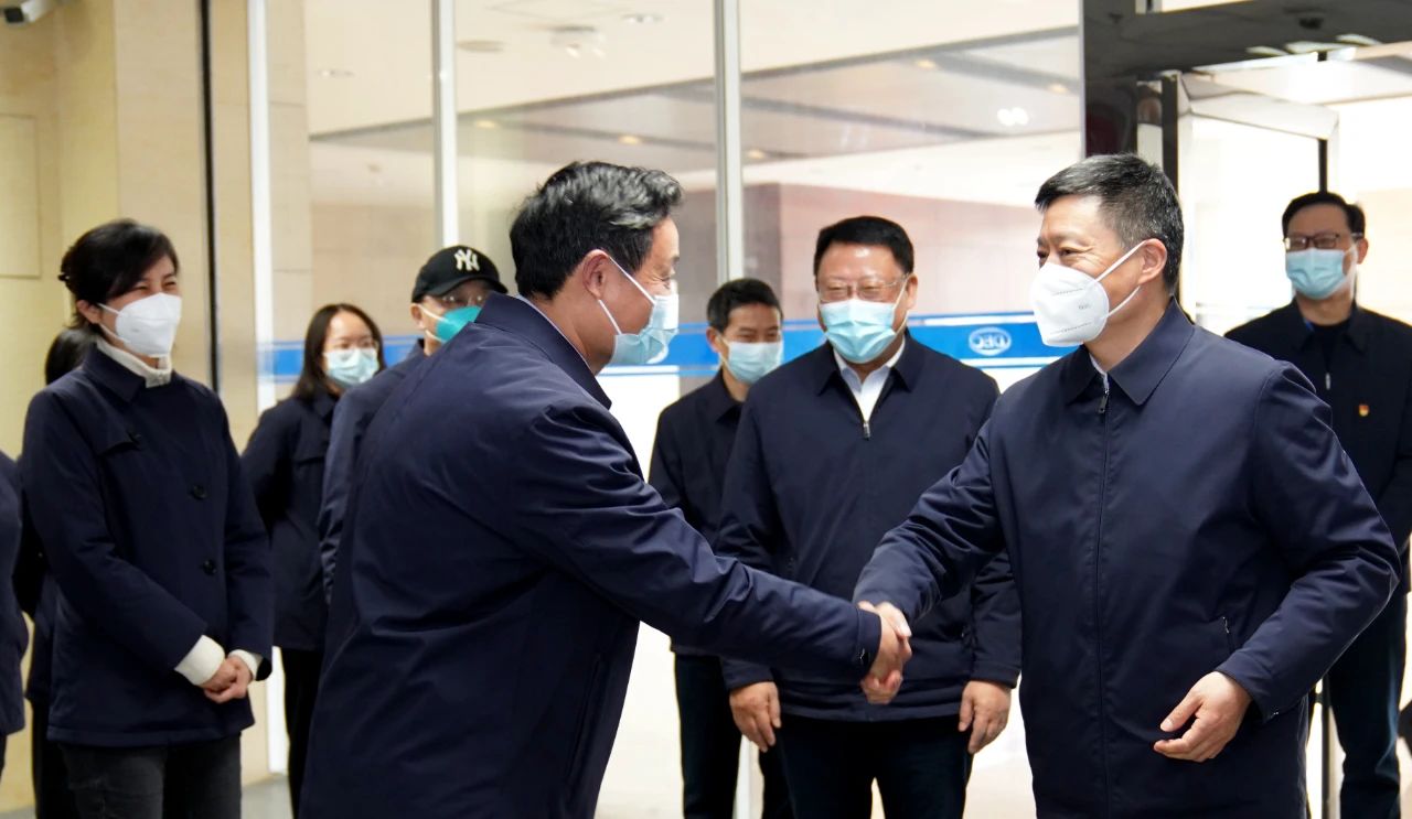 俞培根率队探望慰问总部园区各单位干部职工 -6686体育